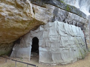 Abri de Cro-Magnon in Les Eyzies-de-Tayac-Sireuil, with recontructed "tent walls"